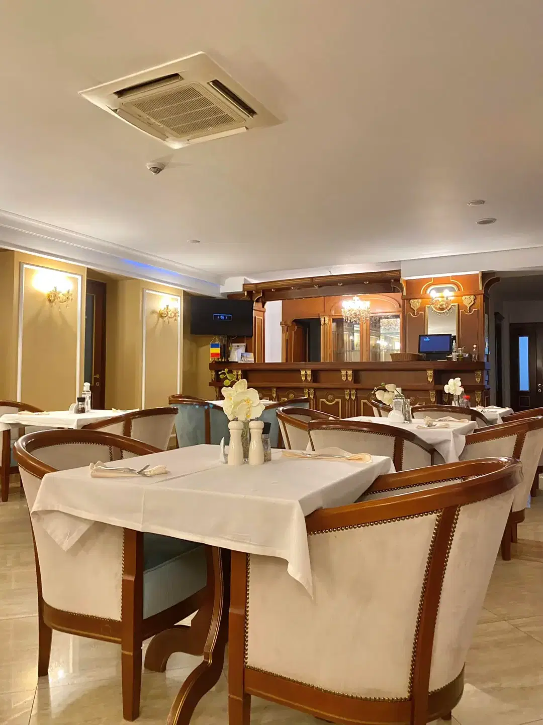 Astoria Grand Hotel - 3