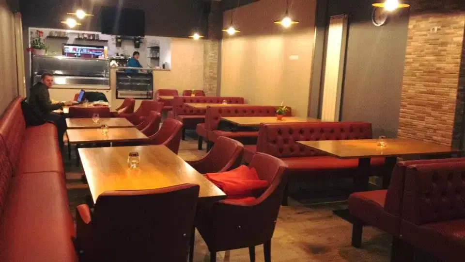 Bistro Cafe Robert - 1