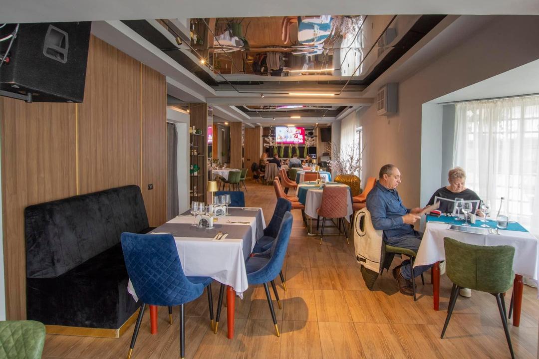 Correct Restaurant - 5