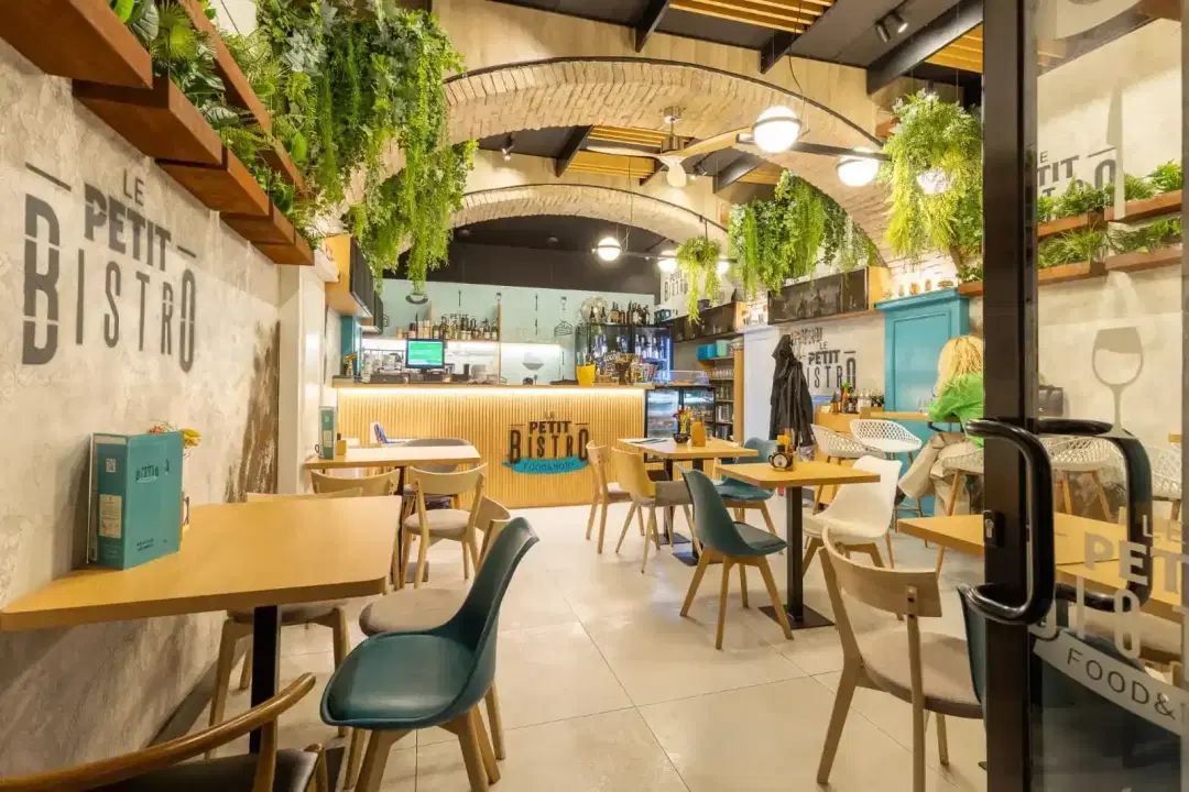 Le Petit Bistro - 2