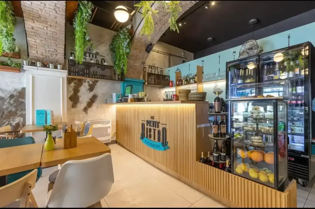 Le Petit Bistro - 3