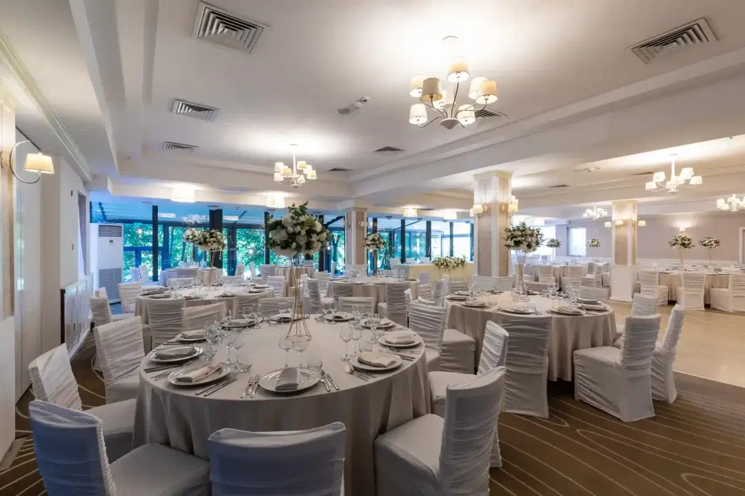 Ramada by Wyndham - 5