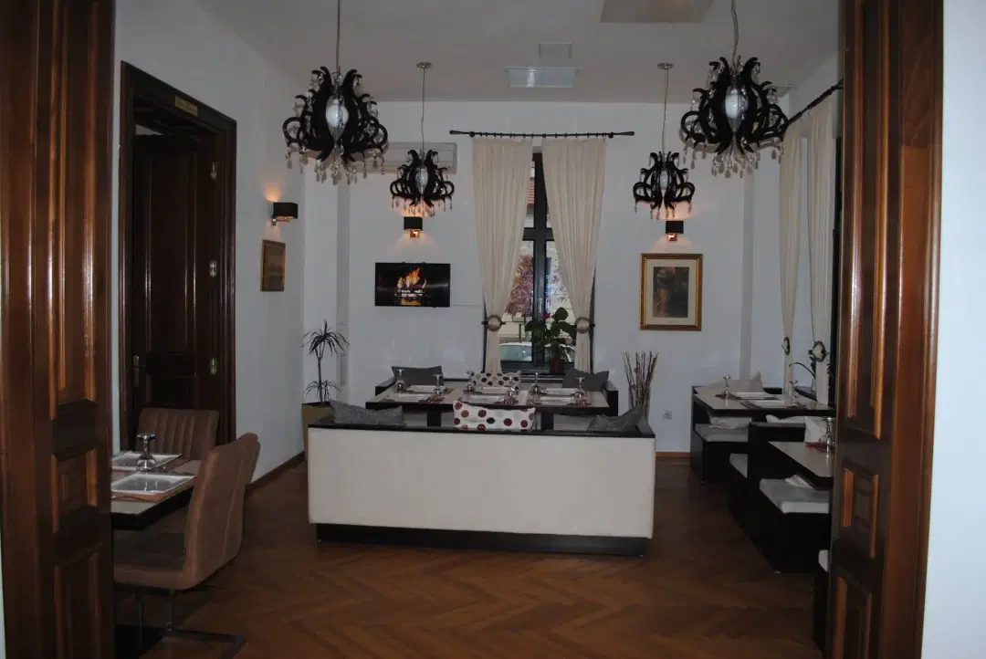 Restaurant 16 50 - 5