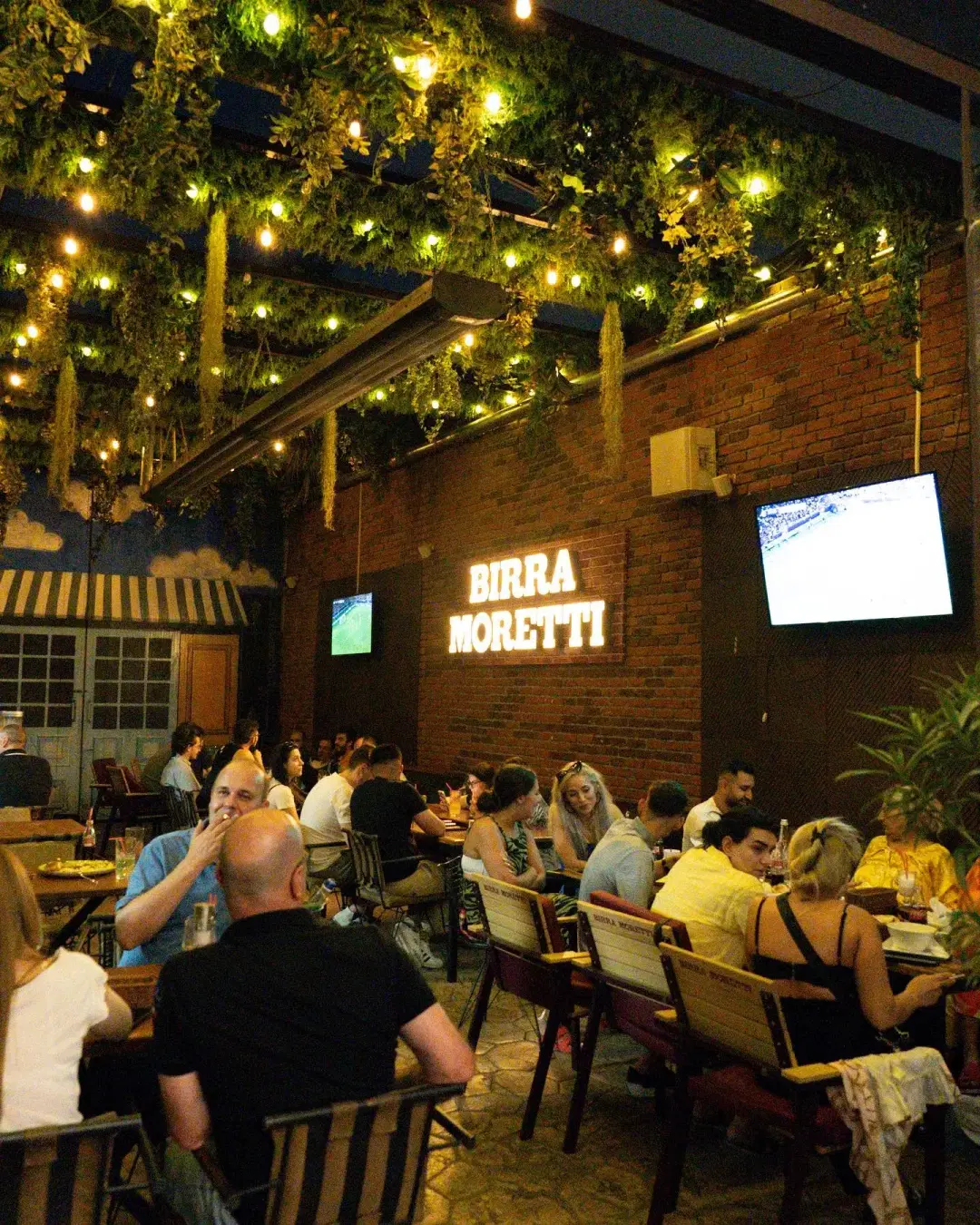 Weiss Beer Garden - 4