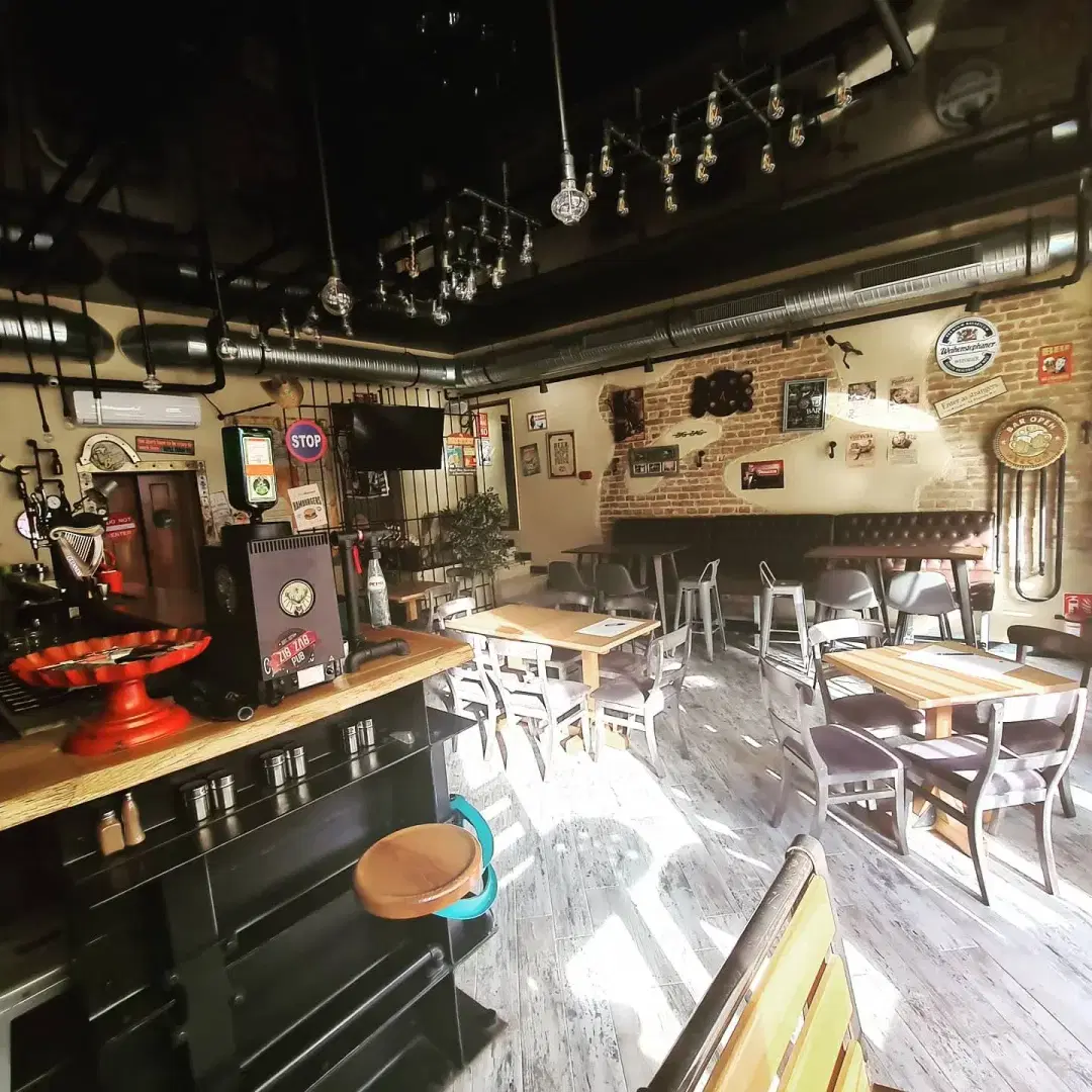 Zig Zag Pub - 5