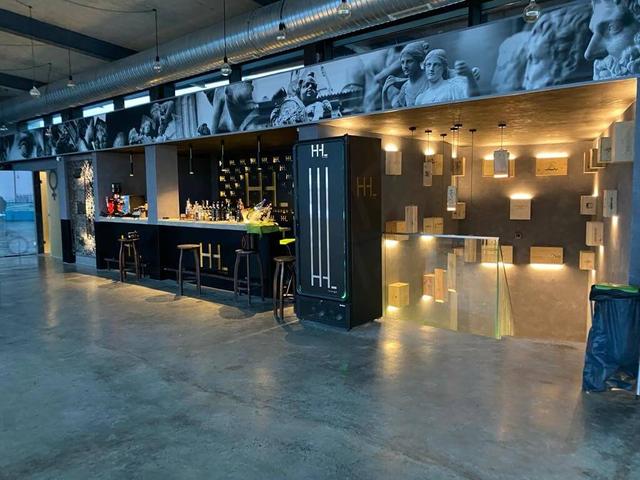 HillHouse Pool & Lounge