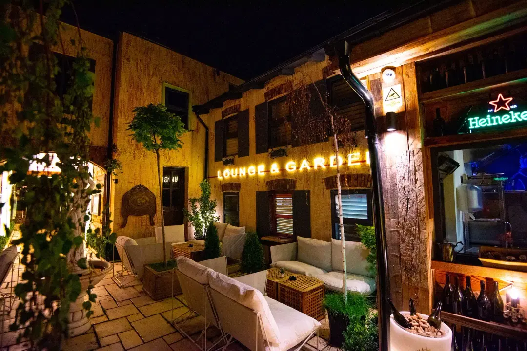 Mon Caprice Lounge And Garden - 2 Mon Caprice Lounge And Garden - 2