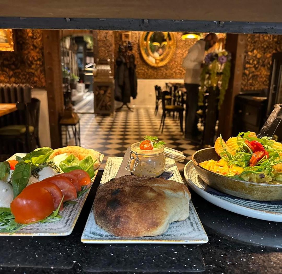 Pardon Cafe Restaurant - 3 Pardon Cafe Restaurant - 3