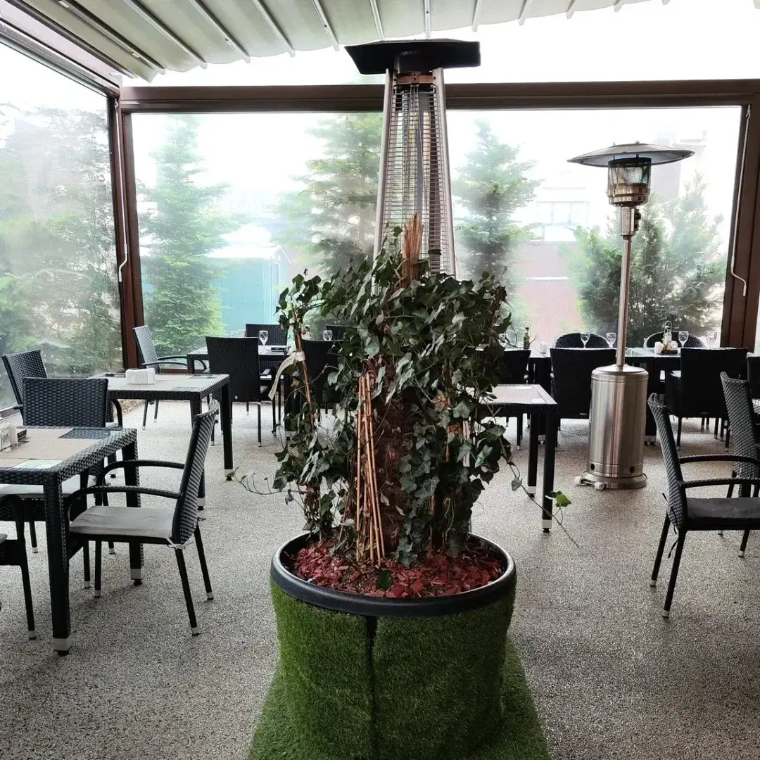 Restaurant Business Land - 2 Restaurant Business Land - 2
