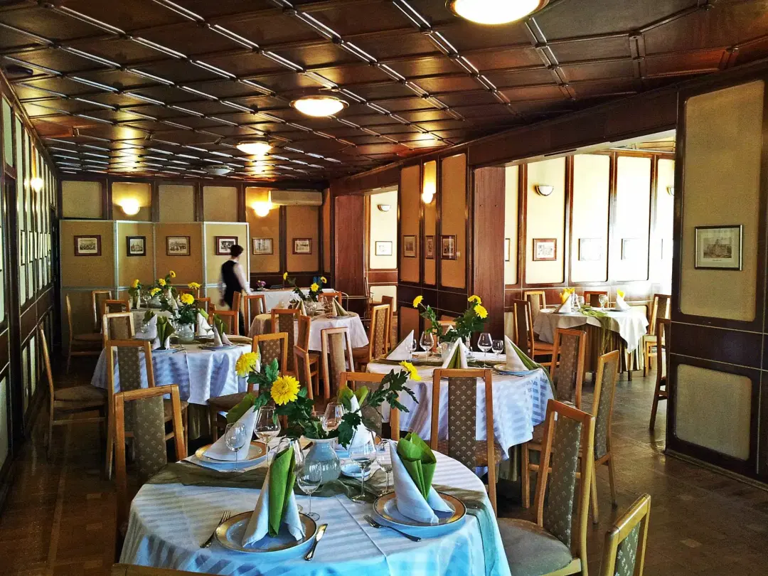 Restaurant Club Select - 3 Restaurant Club Select - 3