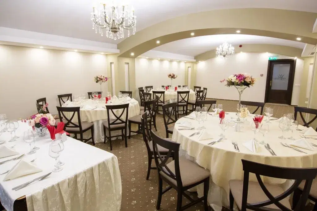 Restaurant Excellence - 6 Restaurant Excellence - 6