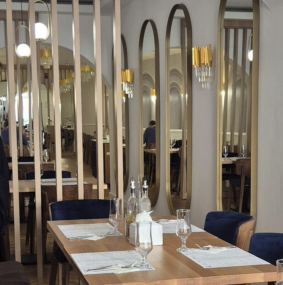 Restaurant Grand Plaza - 1 Restaurant Grand Plaza - 1