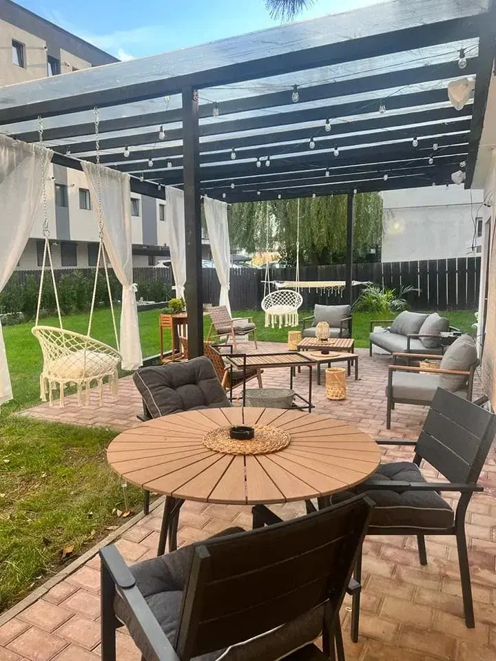 Restaurant Happy Days - 1 Restaurant Happy Days - 1