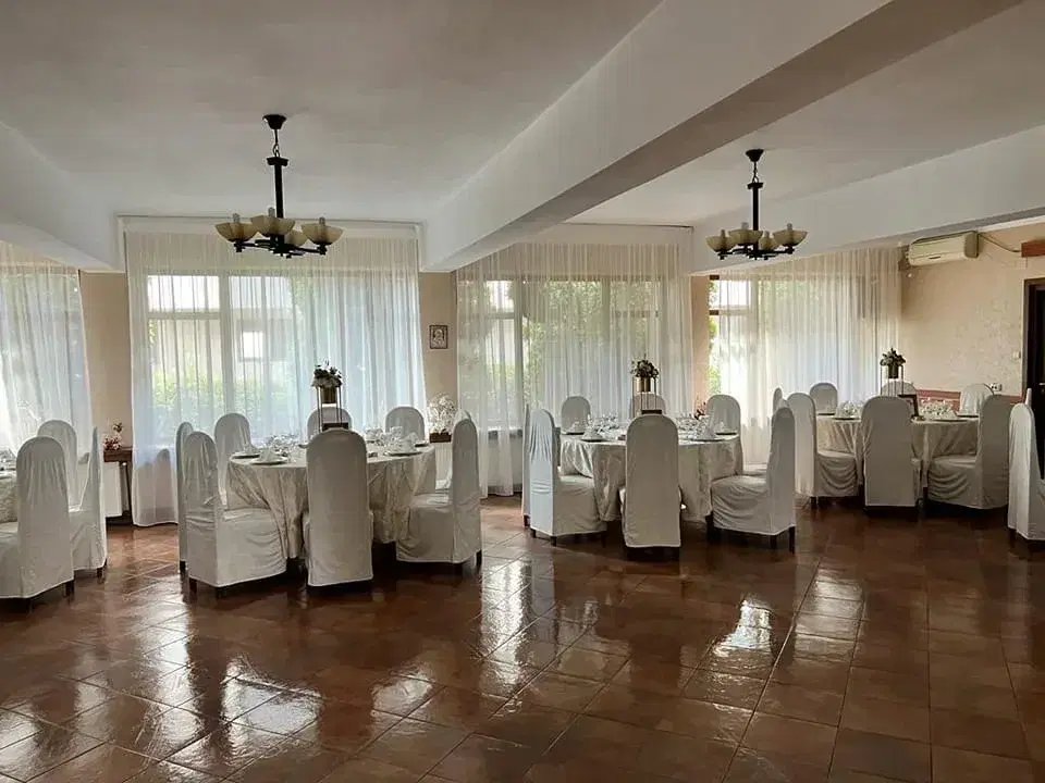 Restaurant Happy Days - 2 Restaurant Happy Days - 2