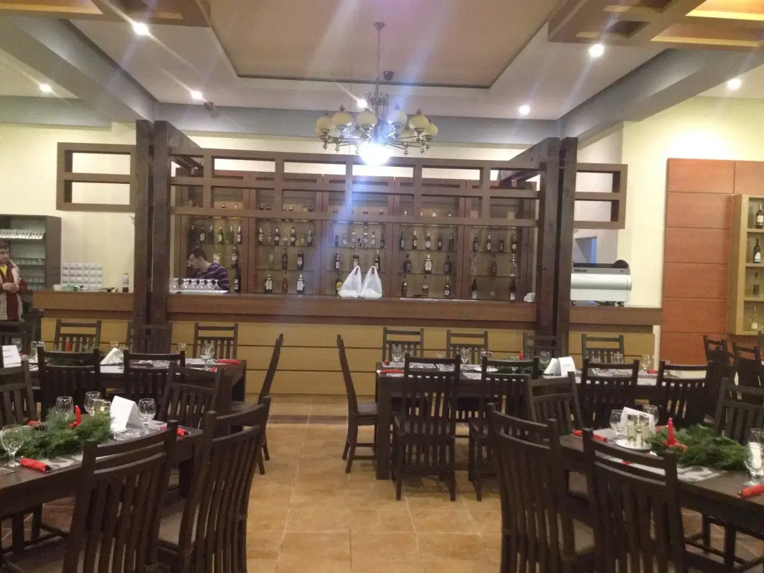 Restaurant La Taverna Pucioasa - 1 Restaurant La Taverna Pucioasa - 1