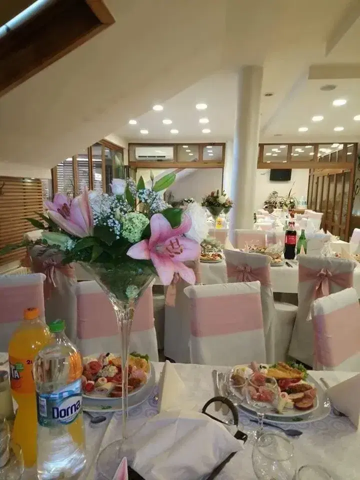 Restaurant Lemnul Verde - 1 Restaurant Lemnul Verde - 1