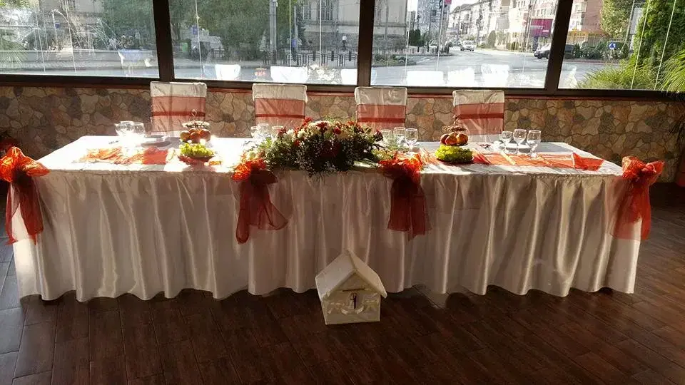 Restaurant Pietricica - 1 Restaurant Pietricica - 1