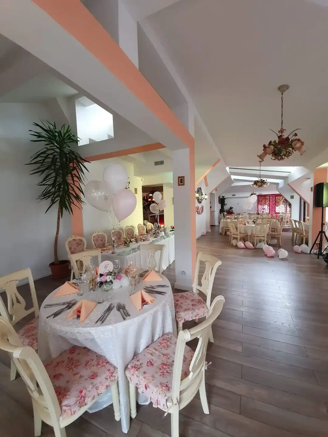 Restaurant Roxys Garden - 1 Restaurant Roxys Garden - 1