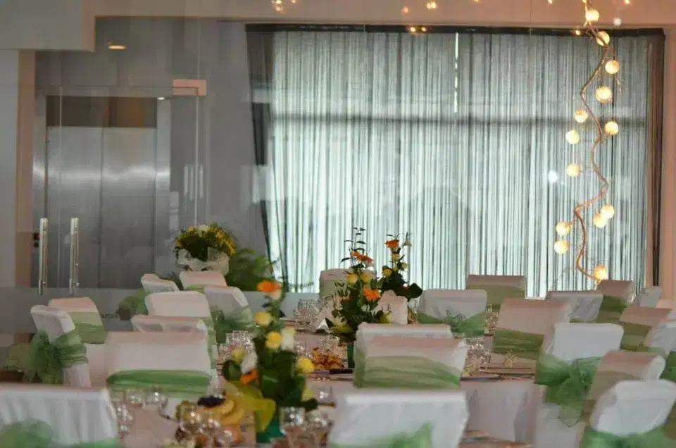 Restaurant UpTown Mondial - 2 Restaurant UpTown Mondial - 2