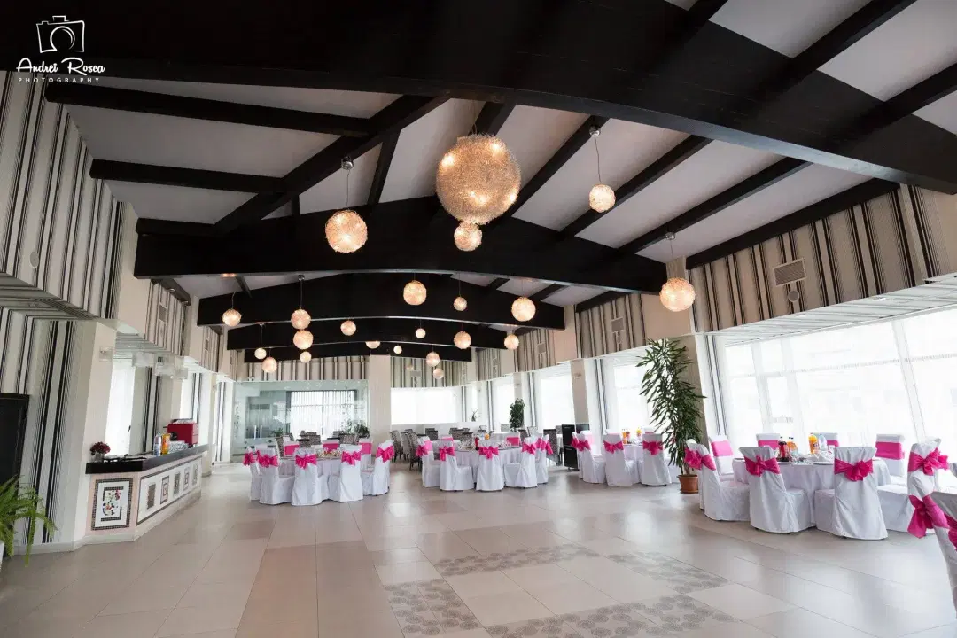 Restaurant UpTown Mondial - 5 Restaurant UpTown Mondial - 5