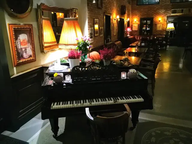 Rochelle Restaurant And Pub