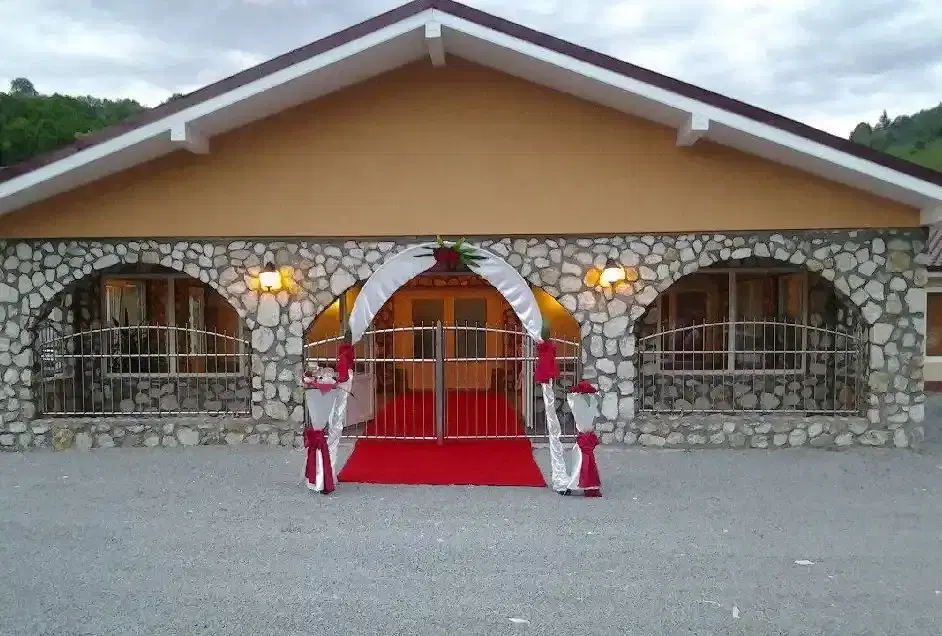 Sala Evenimente La Brezea - 6 Sala Evenimente La Brezea - 6