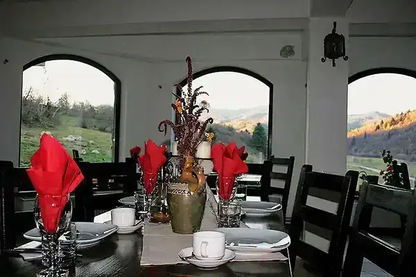 Taverna Pietrei Craiului - 2 Taverna Pietrei Craiului - 2